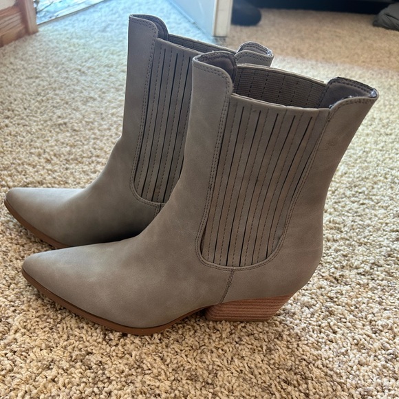 NWOT grey booties - Picture 1 of 5